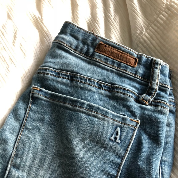 Articles of society light wash cropped jeans - Picture 4 of 5